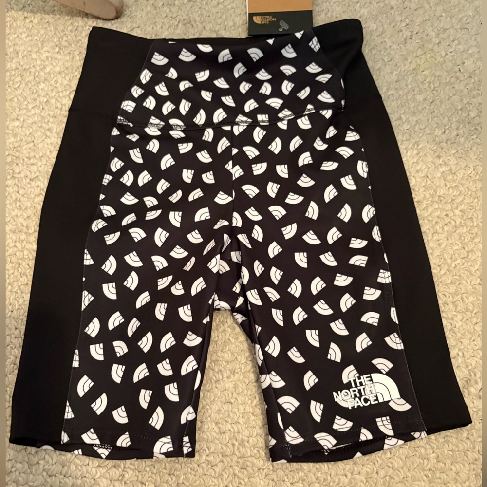 The North Face Black and White Girls' Logo biking shorts NWT size medium (10)